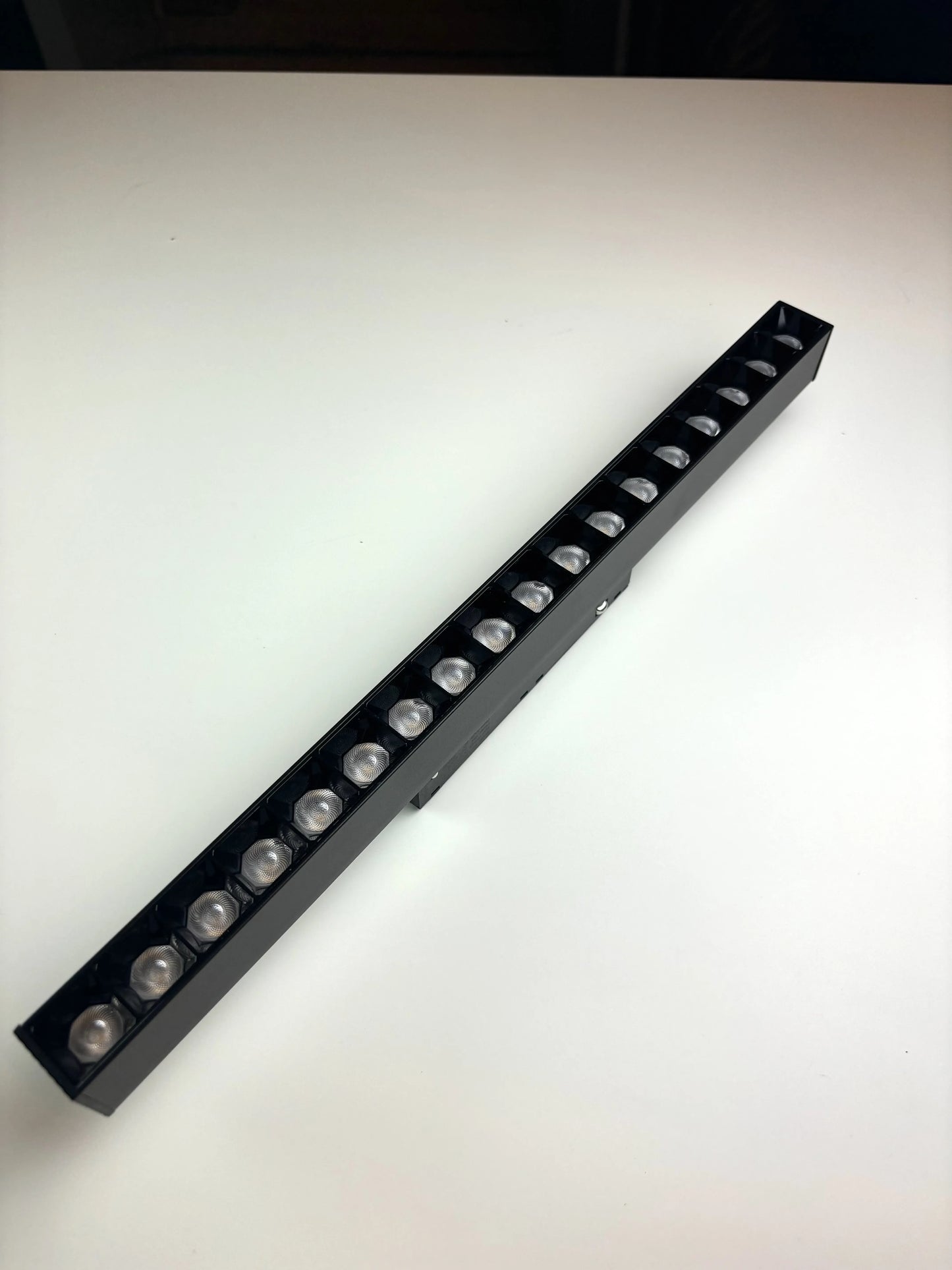 Magnetic grille anti-glare light 18W 338mm bar 48V slim matte black