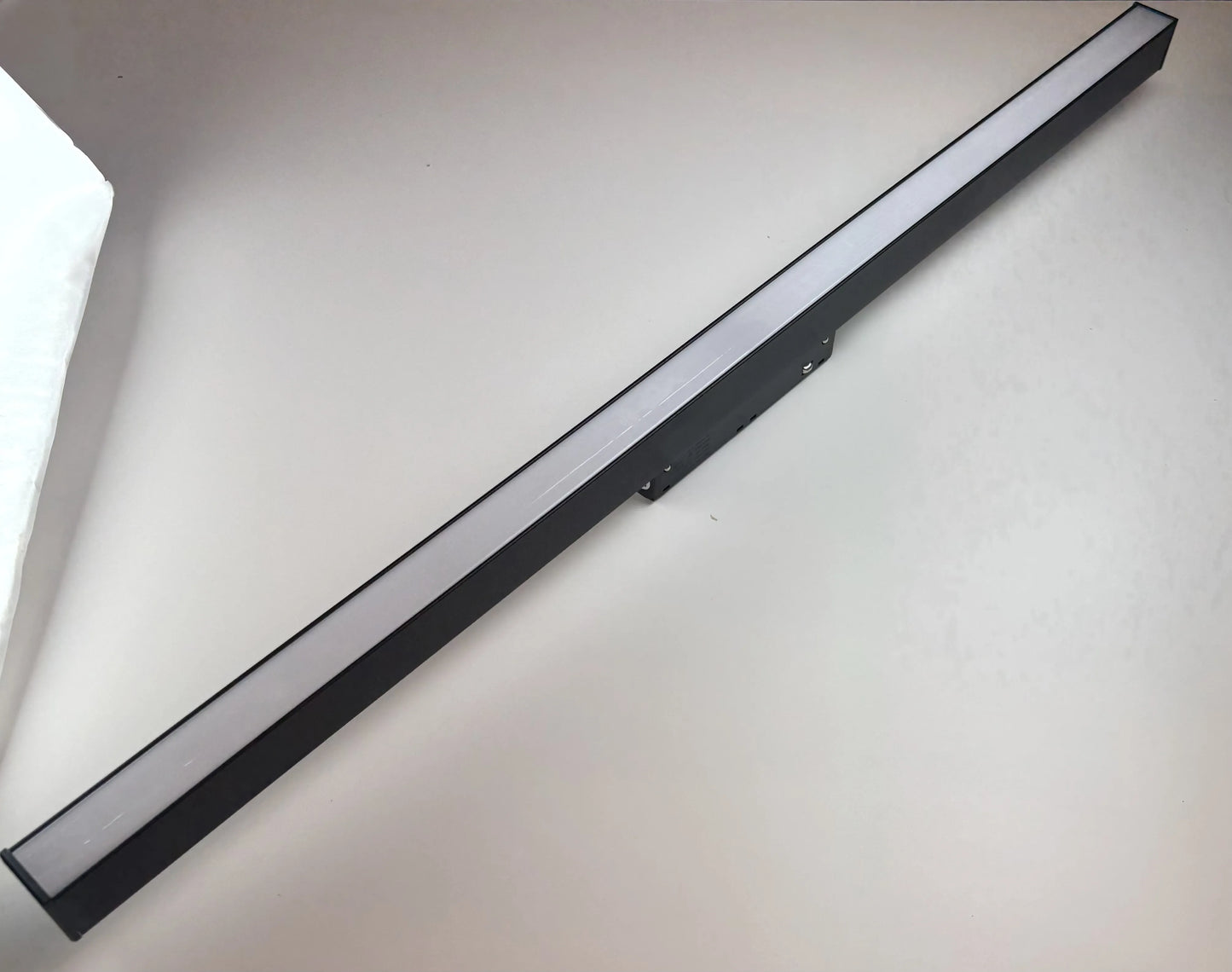 Magnetic linear flood light 12W 600mm bar 48V slim matte black