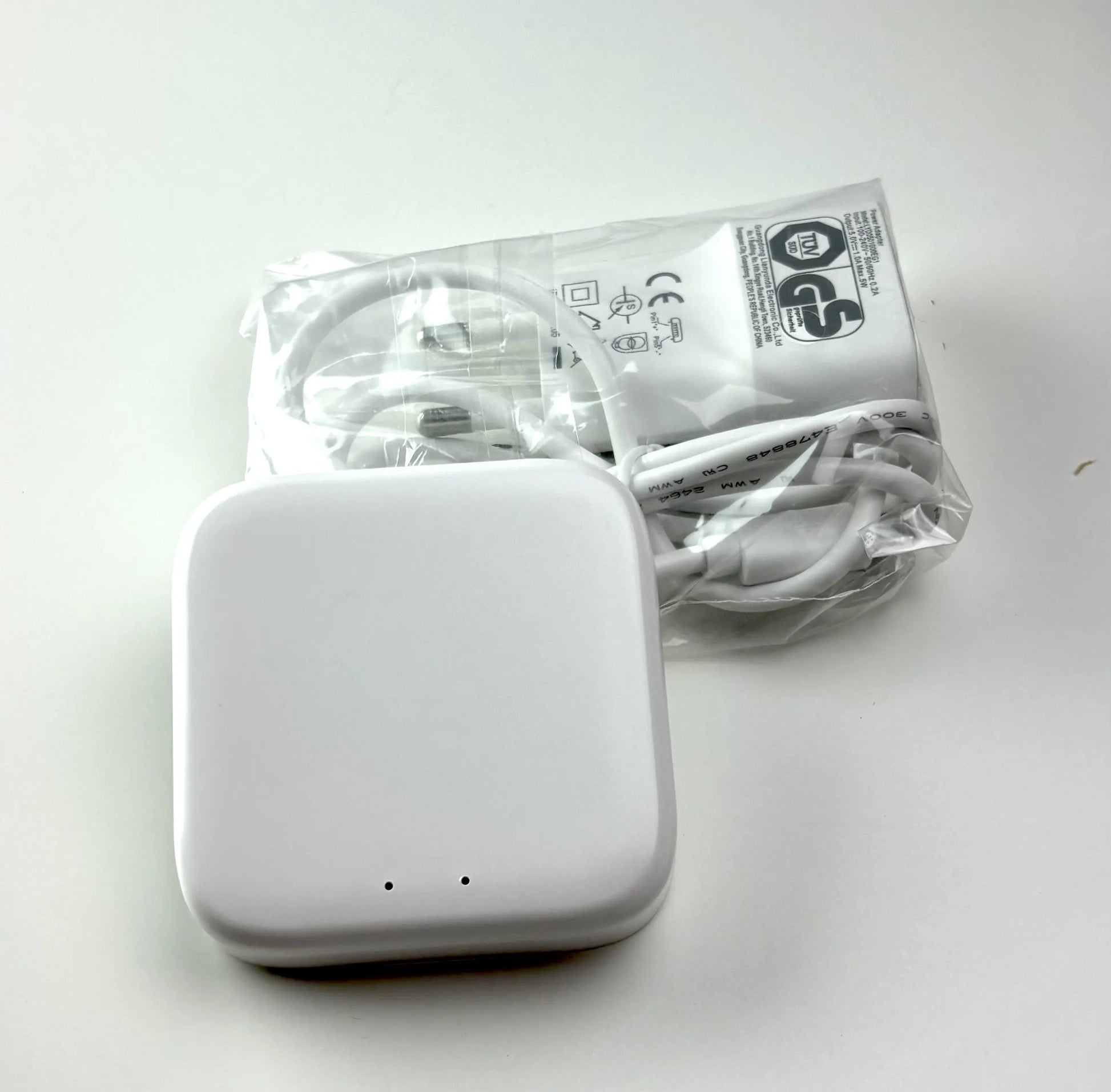 TUYA WiFi gateway hub for smart magnetic track lighting - white compact 61mm
