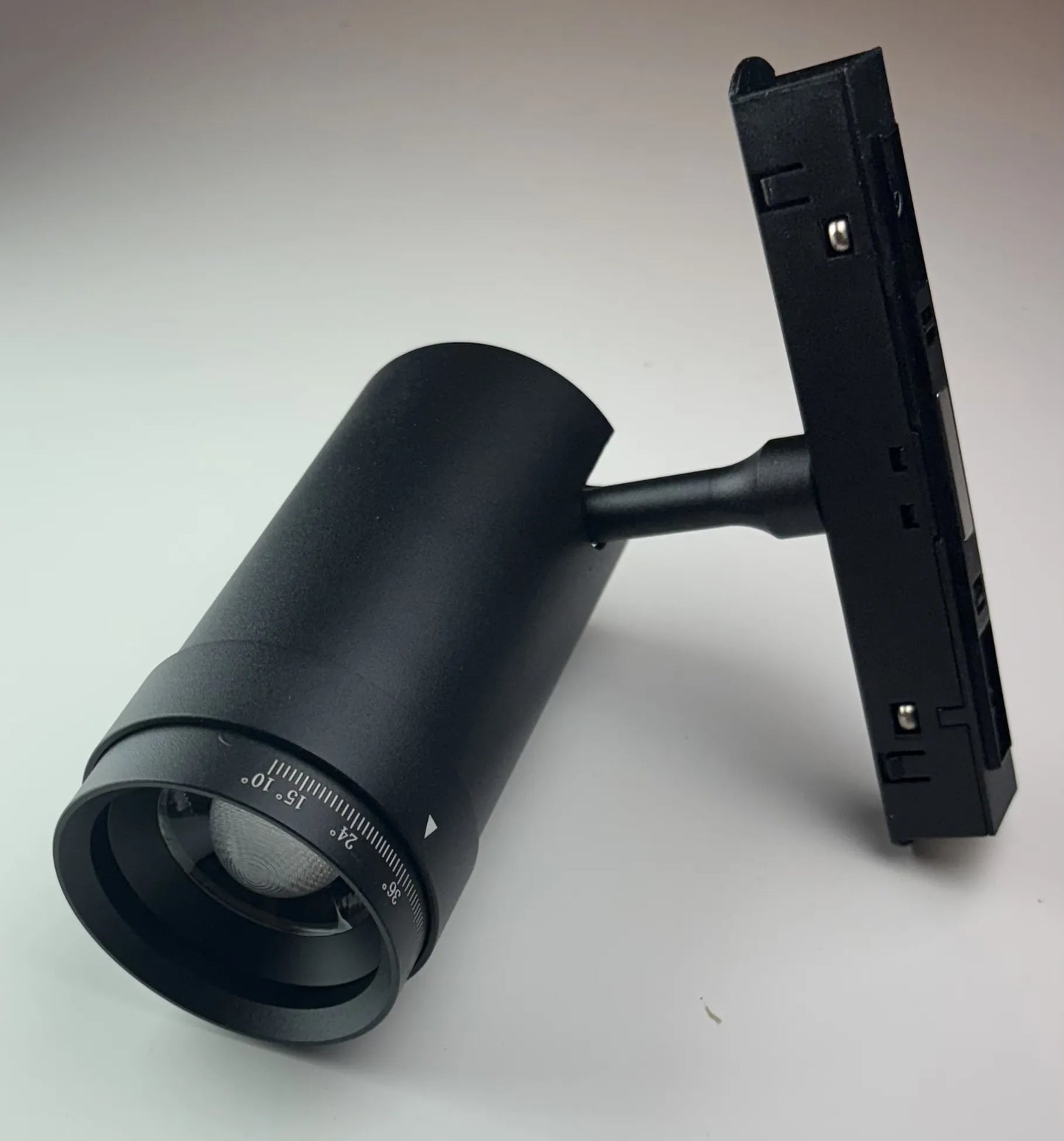 Magnetic zoomable track spotlight 12W 48V adjustable beam 10-55° matte black.